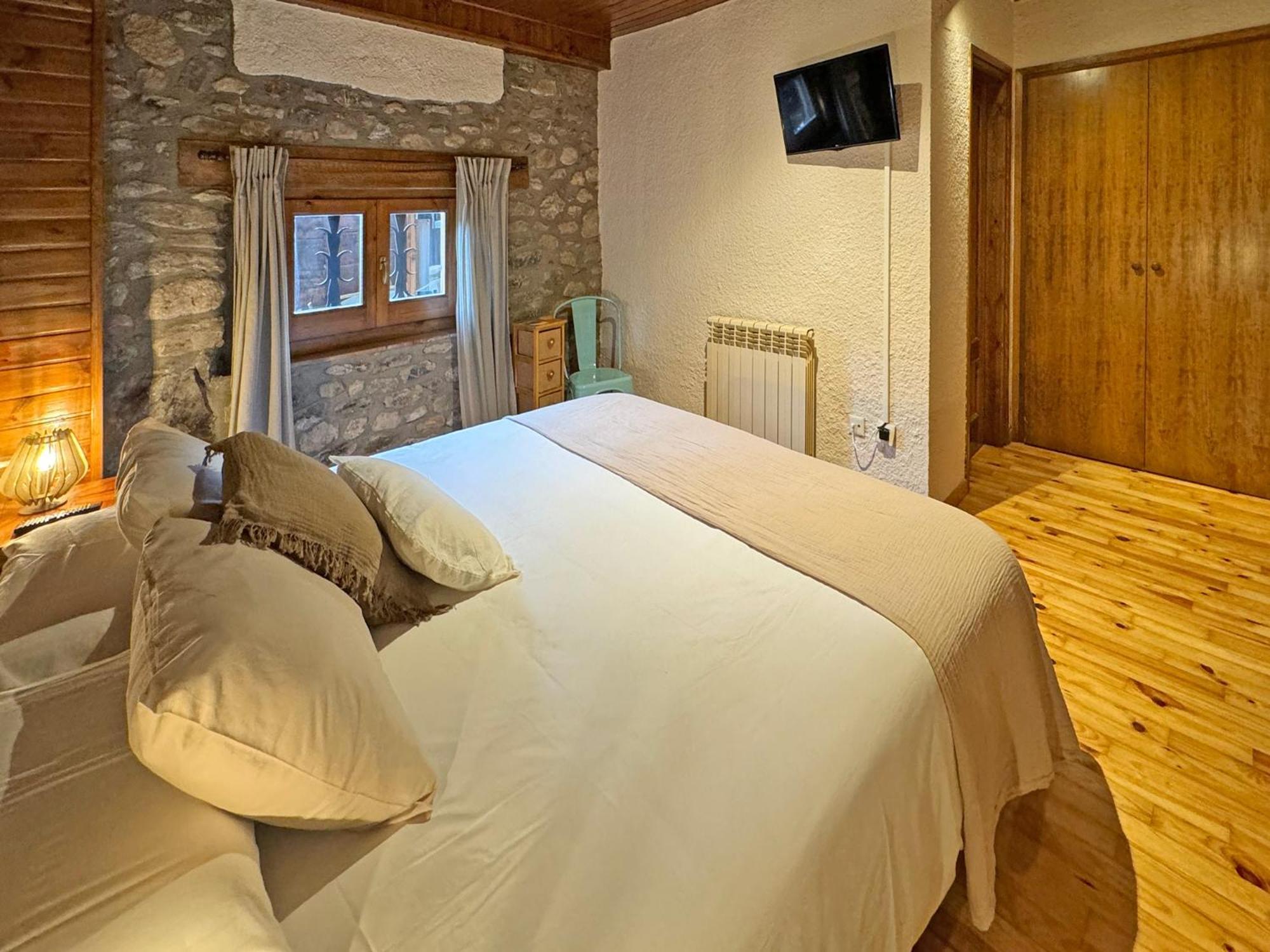 Hotel Cal Rei De Tallo Bellver De Cerdanya Room photo